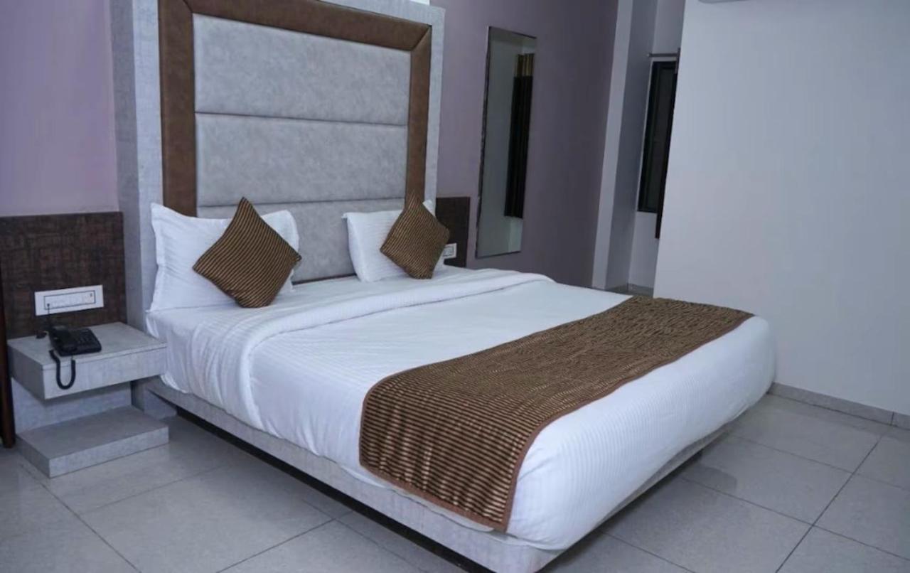 The Sky Comfort Hotel Parth Inn ทวารกา ภายนอก รูปภาพ